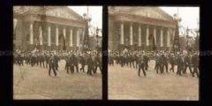 Vorbeimarsch und Ovationen der Schützengruppen, Max-Joseph-Platz, München