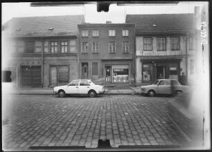 Bernau, Berliner Straße 16/12. Wohnhäuser (zum Teil mit Läden). Straßenfront