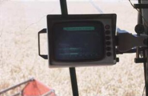Fotografie: Informationstechnik, Mähdrescher selbstfahrend, Bordcomputer, Bordinstrumente