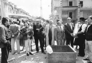 Freiburg im Breisgau: Grundsteinlegung für eine Altenwohnanlage am Tennenbacher Platz [mit Rolf Böhme]