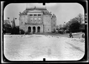 Schwerin, Alter Garten 2. Mecklenburgisches Staatstheater (1883-1886; G. Hamann, G. Daniel). Eingangsfront