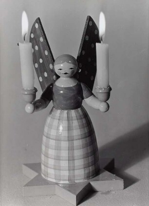 Wendt und Kühn Grünhainichen. Leuchterengel, Entwurf Margarete Wendt, um 1915. Holz, gedrechselt und bemalt