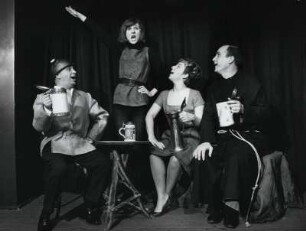 Oben ohne: Horst Thomas, Ortrud Beginnen, Kathrin Brigl, Kurt Noack