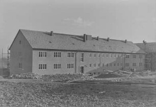 MTS Mücka + Lehrlingswerkstatt : Mücka. Gebäude der Lehrlingsausbildung der Kreisbetriebe für Landtechnik, Maschinen-Traktoren-Station (MTS). Außenansicht