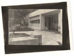 Garten Bergius, Heidelberg: Wasserbecken an der Terrasse am Haus