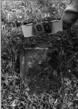 Grabstein 80