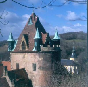 Bergfried von Schloss Kuckuckstein (1201/1300) und Kirche (1513) : Liebstadt. Bergfried von Schloss Kuckuckstein (1201/1300) und Kirche (1513)