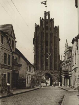 Gollnow. Pommern. Das, in Backsteingotik errichtete Wolliner Tor aus dem 15. Jh.