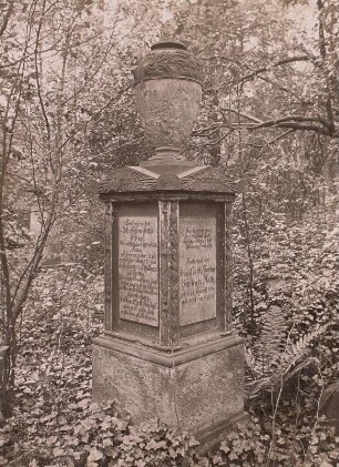 Dresden, Eliasfriedhof. Grabmal für Johann Gottlob Schlägel und Familie