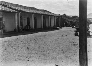 Cuevo, Straßenansicht (Bolivienreisen Schmieder 1924-1925)
