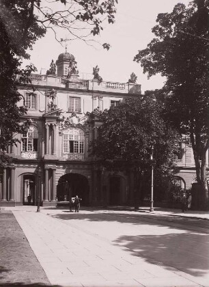 Bonn, Michaelstor : Bonn. Michaelstor der Kurfüstlichen Residenz (Universität). Straßenfront