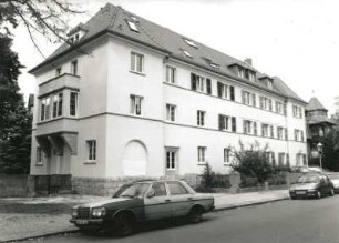 Dresden-Trachau, Kopernikusstraße 18/Wilder-Mann-Straße 23. Wohnhaus mit Ladeneinbau (um 1928; G. M. Pötzschke). Eckansicht