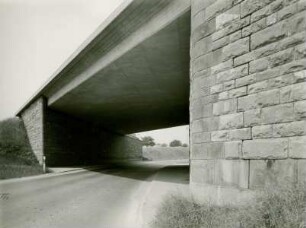 Autobahnüberführung, ohne Datum