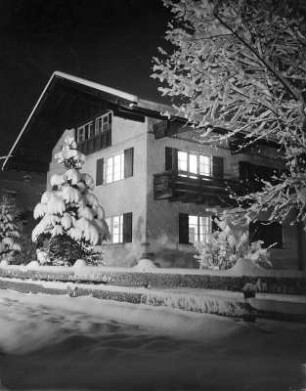 Haus am Winterabend