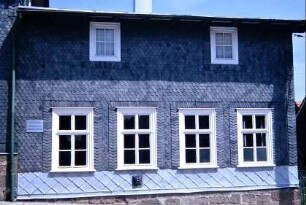 verschiefertes Haus mit Pultdach