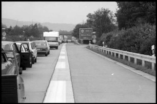 Weil: Autobahn, Stau vor dem Grenzübergang, vor der Eröffnung des neuen Grenzübergangs