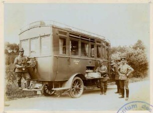 Foto eines als Bauwagen genutzten Omnibusses der Firma Benz