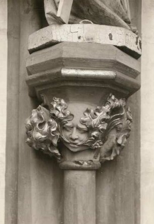 Kapitell des Dienstes unterhalb des Hl. Jacobus d.J.