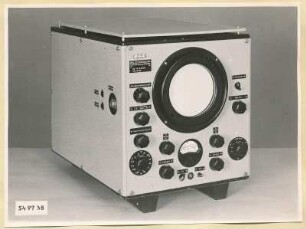 Rechteckwellenprüfanlage Typ Nr. 06.02100.1, Frontseite geschlossen, Foto 1954