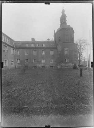 Pirna-Zehista. Schloss (16.-18. Jh.). Hofansicht mit Schlosskapelle (1742 geweiht)