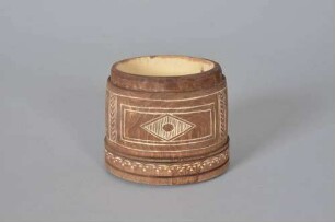 Gefäß mit Deckel (Mataarchakh)