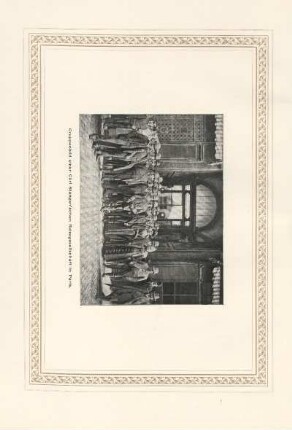 Gruppenbild einer Carl Stangen'schen Reisegesellschaft in Paris