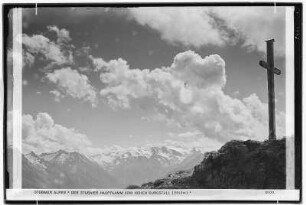 Stubaier Alpen. der Stubaier HauptBergkamm vom Hohen Burgstall (2613 Meter)