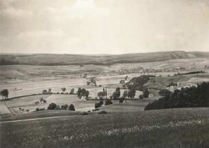 Leinetal. Flusslandschaft mit Feldern in Thüringen oder Niedersachsen
