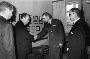 Beileidskundgebung der Stadt Karlsruhe an die US-Streitkräfte zum Tod von Präsident John F. Kennedy.