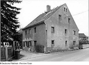 Wohnhaus mit ehem. Laden