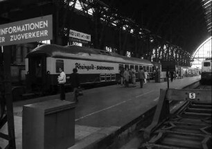 Frankfurt: Rheingold-Salonwagen im Hauptbahnhof