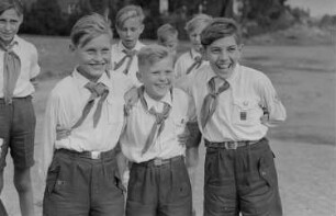 Reportage: VEB Stahl- und Walzwerk Brandenburg : Pioniere