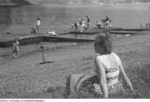 Dresden, Blasewitz. Inge Schlicke, Deutsche Meisterin im Ruder-Einer während der Ruderbootregatta in Dresden-Blasewitz 1964, 1964 & Dresden, Blasewitz. Ruderregatta 1964, Bildserie von der 75. Ruderregatta in Dresden-Blasewitz, Juni 1964
