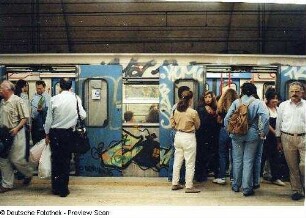 U-Bahn an der Metrohaltestelle Hauptbahnhof (Stazione Termini)