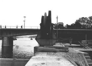 Altes Wehr der Staustufe Schweinfurt/Main
