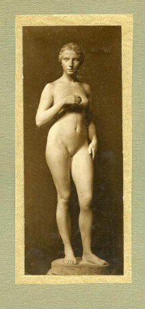 Sinnendes Mädchen : Sinnendes Mädchen. Originalgips für Bronzeguss; Höhe 170 cm (um 1910; C. Brose) im Atelier des Künstlers (wohl in Dresden)