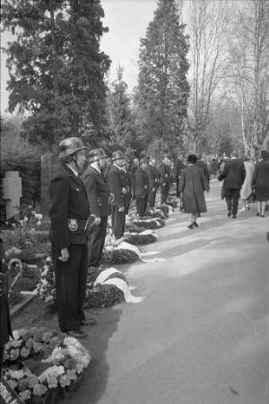 Beisetzung des verstorbenen Altoberbürgermeisters Günther Klotz auf dem Karlsruher Hauptfriedhof
