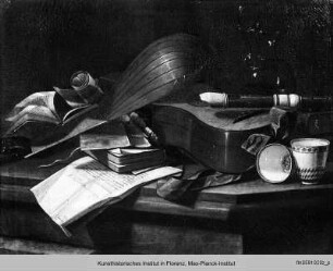 Stillleben mit Laute, Mandoline, Flöte, Büchern, Porzellantassen und einem Brief