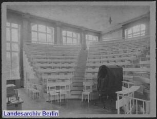 [Klinischer Hörsaal der II. Medizinischen Klinik]