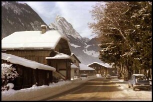 Saanen: Dorfstraßen im Schnee