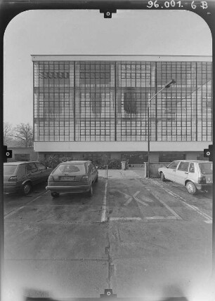 Dessau (Dessau-Roßlau), Gropiusallee 38. Bauhaus (1925-1926; W. Gropius). Teilansicht von Nordost