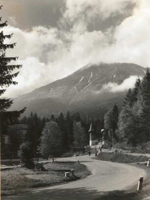 Stary Smokovec. Ortsteilansicht mit Slavkovsky Stit (Schlagendorfer Spitze) (2453 m)