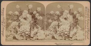 Blumenstillleben mit Muscheln und Seepferdchen (Vorderseite englisch beschriftet, auf der Rückseite Titel in 6 Spachen)