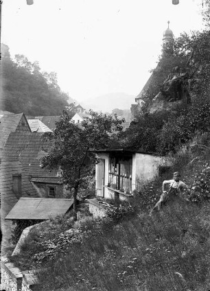 Graupen (Krupka). "Aus Graupen: Bienenhaus mit Stadt und Kirche"