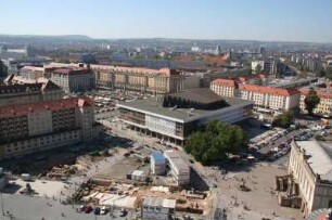 Dresden-Altstadt. Blick von der Kuppel der Frauenkirche über den Kulturpalast nach Südwesten