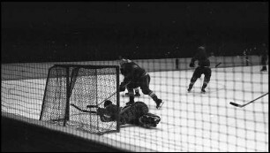 Garmisch-Paartenkirchen: Eisstadion, Eishockey Länderspiel, Deutschland gegen UdSSR, 0:13, Wettspiel