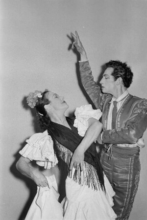 Szenenbilder aus "Der Mantel" von N. W. Gogol, Komische Oper. 1952