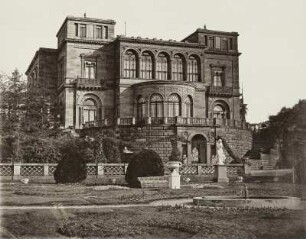 Königliche Villa bei Berg