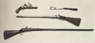 Zwei Pulverproben, Steinschloßgewehr mit Kipplauf