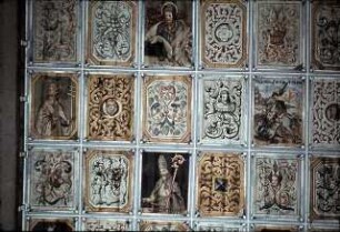 Maria, Christus, Engel und Heilige zwischen Ornamentfeldern